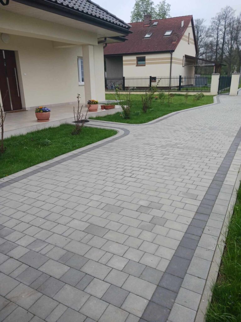podjazd pod domem z kostki brukowej